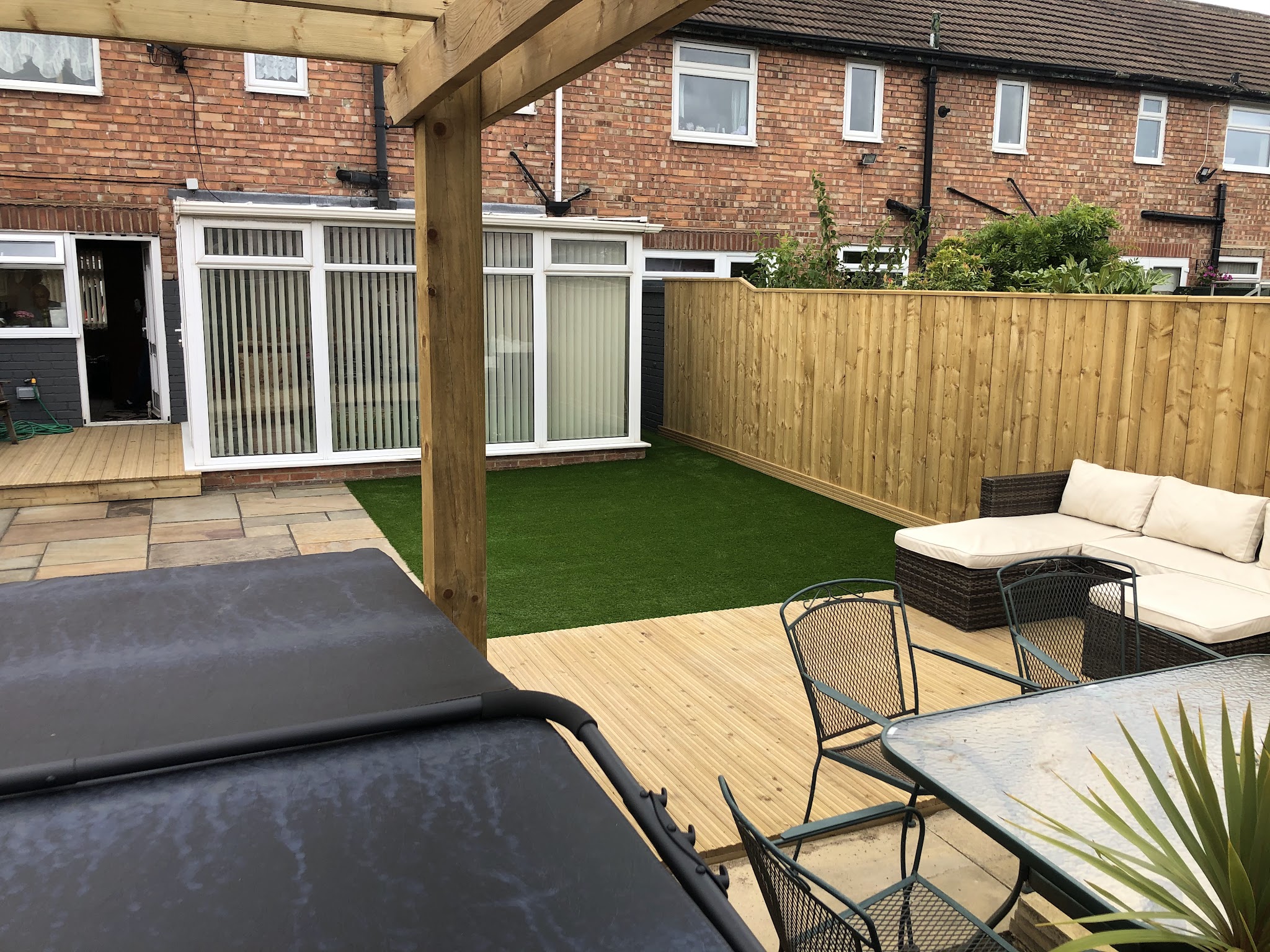 Finished back garden with decking, pergola, artificial lawn and a new timber fence